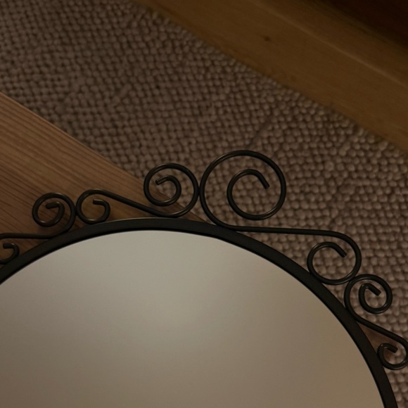 Round Mirror - Picture 4 of 5
